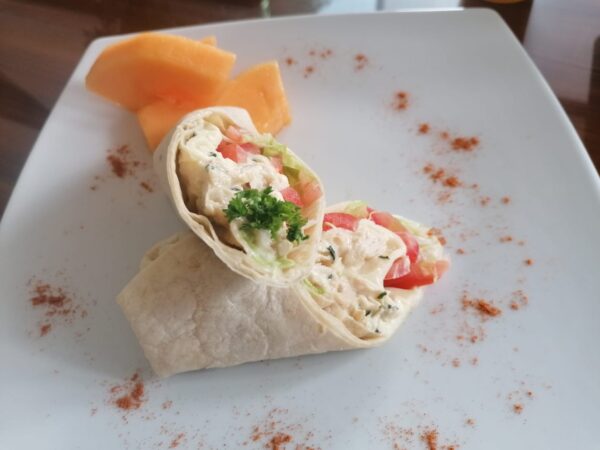 Wrap de pollo + bebida + fruta